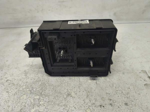 BOITE A FUSIBLE OPEL - Vue 2